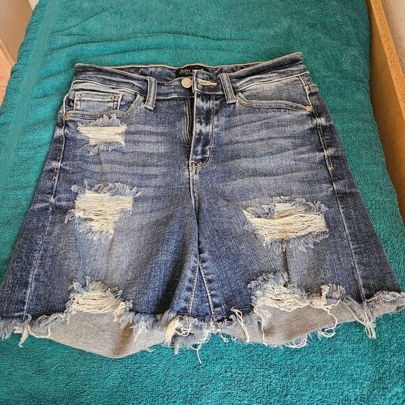 Judy Blue Distressed Denim Short Size Small - Picture 1 of 7